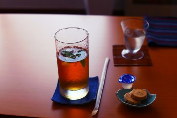 My refreshing iced tea and cookies was around ¥500