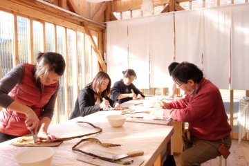Washi workshop at Hinode Washi atelier.