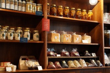 <p>Organic soy beans, black beans, red beans, and other products made in the Mame-hico farm in Hokkaido. Plum syrup is also visible in the background.</p>