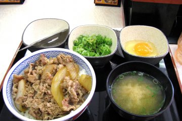 Классический обед в YOSHINOYA