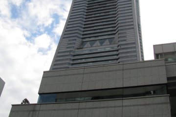Здание Landmark Tower 