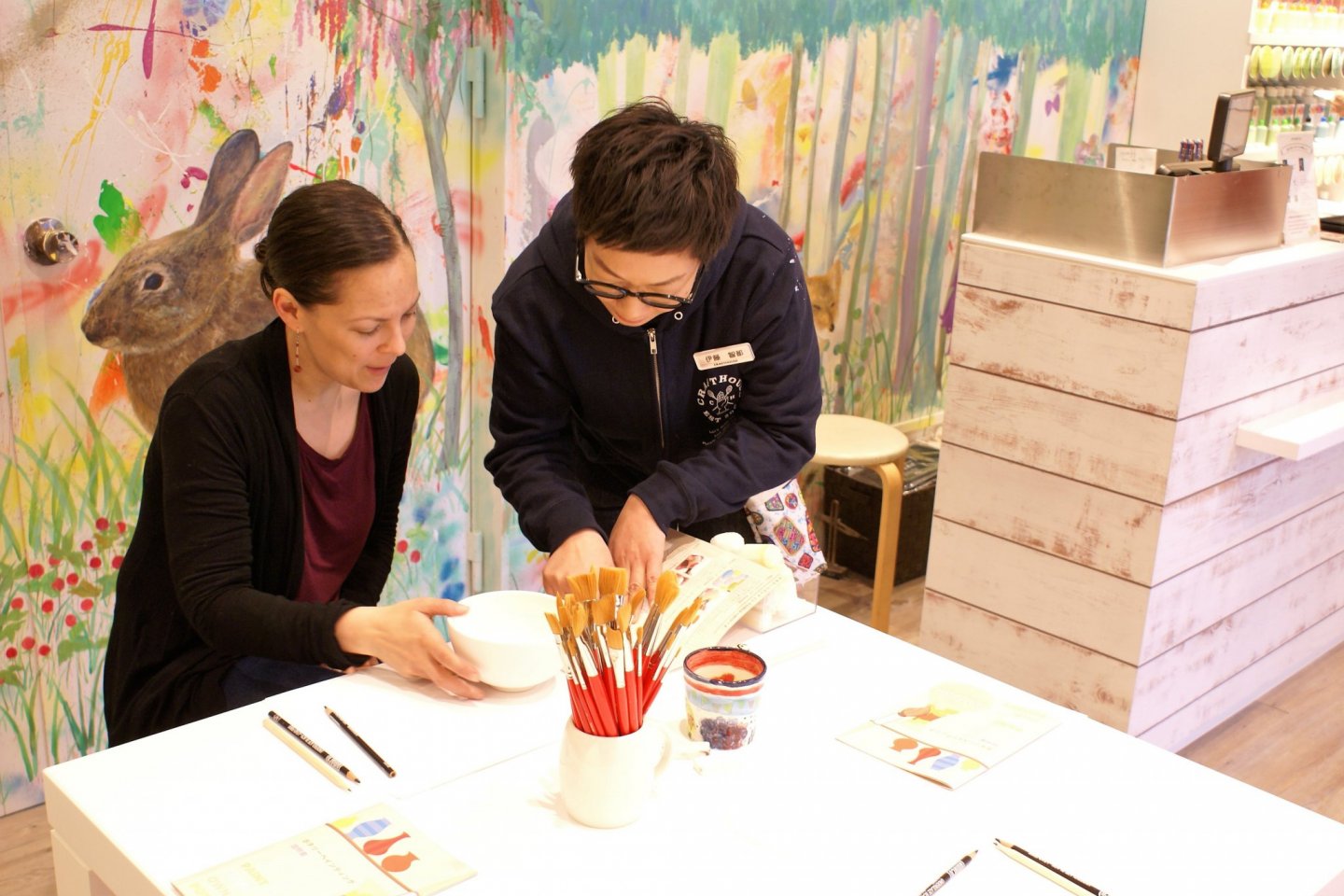 Hakone Crafthouse staff will gladly show you all the materials needed for a painting project