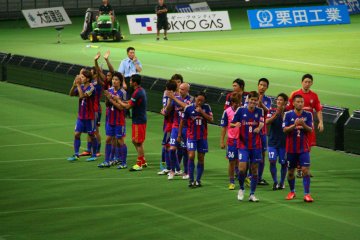 F.C. Tokyo: Thanking the fans after the final whistle.