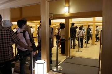 The high number of visitors here (due to Nagoya caste's main keep being closed until 2022) creates a long queue for Honmaru Goten - however the inside of the palace is not too crowded