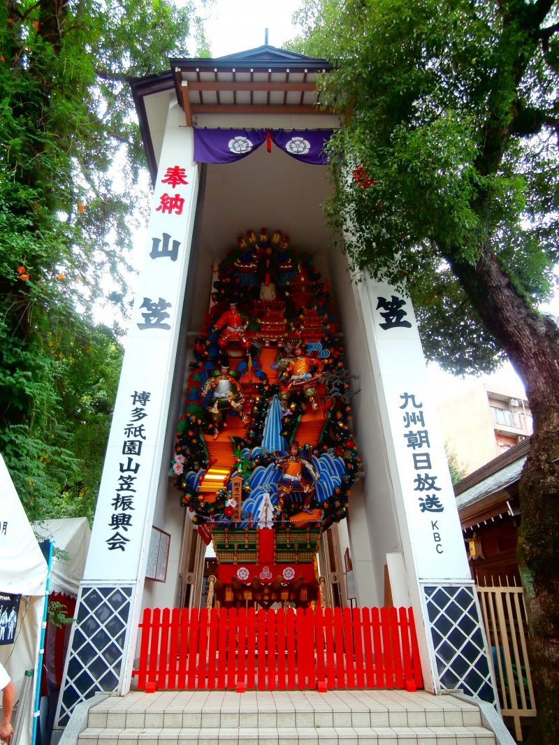 <p>You can see this decoration float all&nbsp;year round at this shrine</p>
