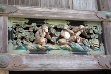 Знаменитое трио обезьян в Никко
