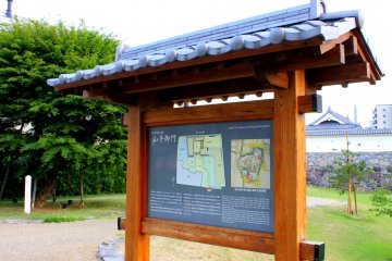 Get to know about the history of the place from this Japanese-designed information board.