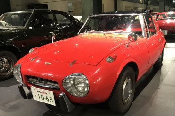 The Toyota Sports 800 was one of the first cars with a targa top, predating the Porsche.