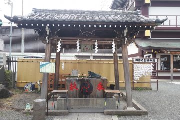 Temizuya ablution well at Haneda Shrine