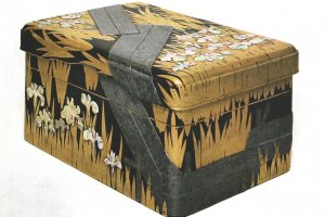 Two-tiered lacquered writing box, Tokyo National Museum