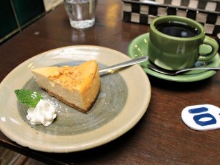 A caramel cheese cake and coffee