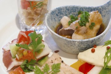 <p>เมนูอาหารที่ประณีตที่เกียวโตรอยัลโฮเทลแอนด์สปาในใจกลางเกียวโต</p>