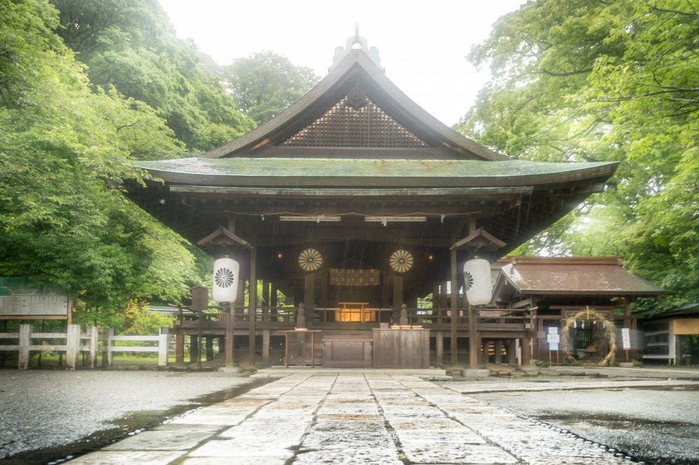  The main shrine, which was built to pray for the enshrined soul of Prince Morinaga. Please note that for a 300 yen entrance fee, visitors can see the cave in which, this Prince was imprisoned (and later executive) in