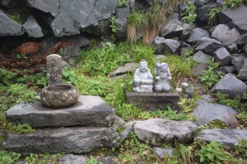 The mountain's protectors at Ichinomiya shrine