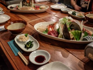 Dans le plus pur style japonais, les tables sont pr&eacute;par&eacute;es et impeccables avant votre arriv&eacute;e