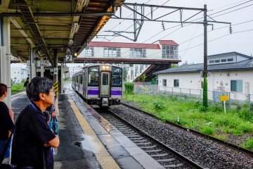 <p>สถานีเซมโบคุโฉะให้บริการรถไฟเจอาร์สายโทโฮคุไปโมริโอกะ ฮานามากิ และอิชิโนะเซกิ</p>