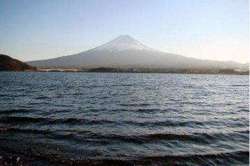美丽的河口湖与富士山