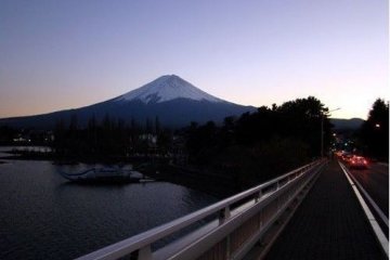美丽的富士夜景