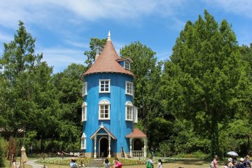 The Moomin House in the center of Moominvalley park has become a symbol of the Moominvalley theme park in Hanno City, Saitama. You can tour the house for an additional charge. At the moment, with the Coronavirus, you need to book in advance to take the tour. 
