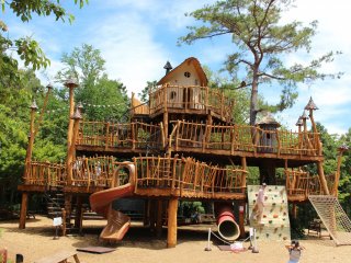 Hemulen's playground is one of the attractions in the park that doesn't have an extra charge. It is very popular with children. Apart from the tree house pictured, there is a large chalk board, a merry-go-round and swings. 