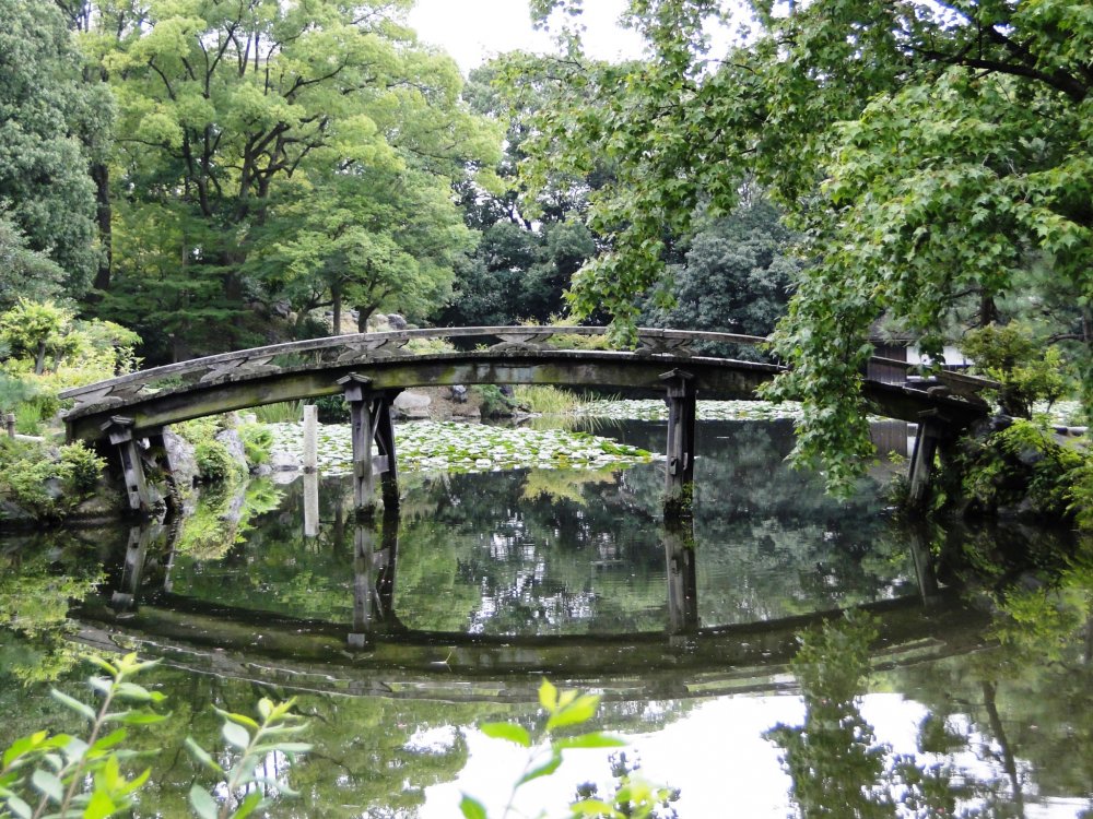 A bridge in Shosei-en Garden