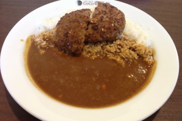 <p>Hamburger Curry comes in a beef base seen here with 300 grams of rice and spice level three</p>