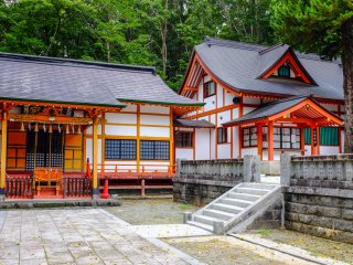 The buildings surrounding the main hall are just as impressive close up. Take your time wandering the entire Shrine grounds