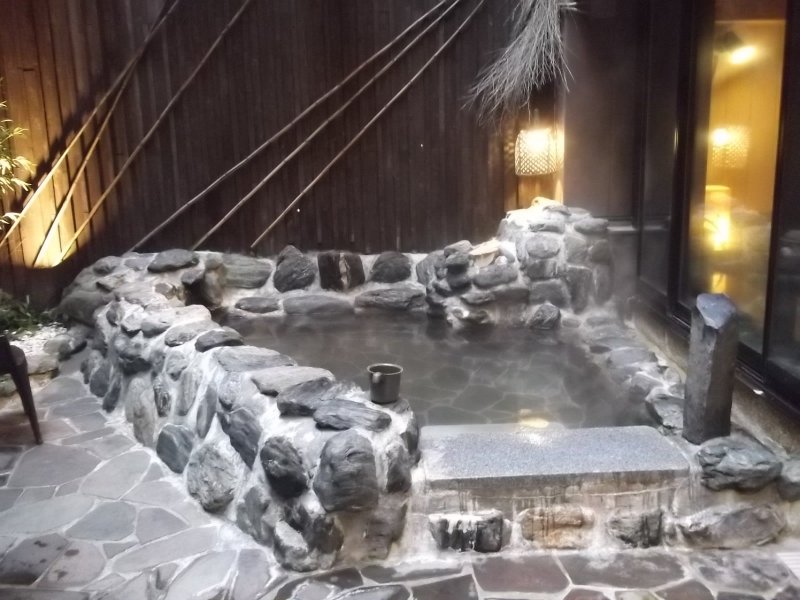 The outdoor hot spring bath