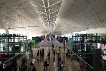 Hong Kong Airport is massive so ensure you have enough time to go to the gates and stop by at the lounge or the massage clinic
