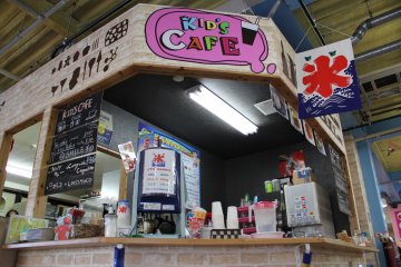 <p>The Kid&#39;s Cafe offers beverages, deserts, and hot meals for visitors to fill up on before, during or after playing</p>