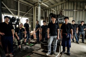 The team of artisans at Ryusen Hamono