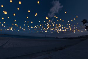 Around 1000 lanterns will decorate the beach and will be released all at once