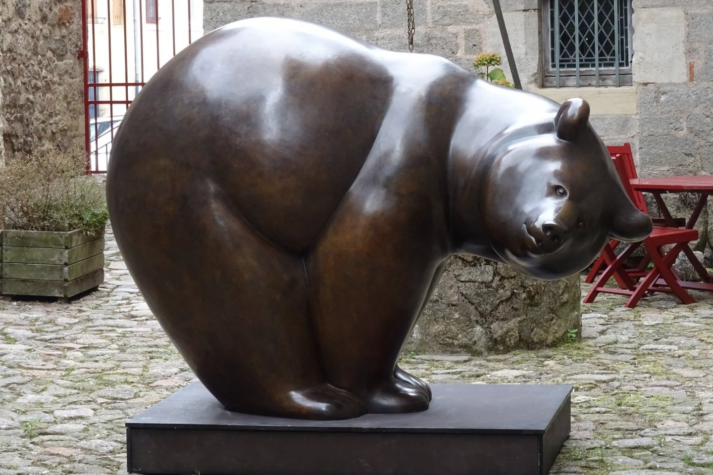 An example of Pompon\'s sculpture work in France