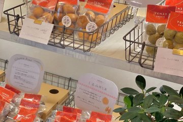 Various vegan friendly cookies are available, and some types are gluten-free
