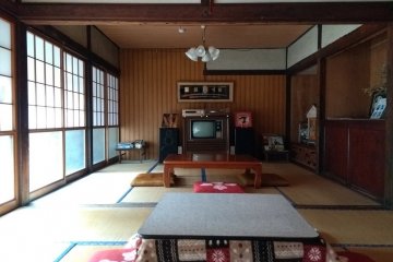 The common area features tatami mats and old-school television