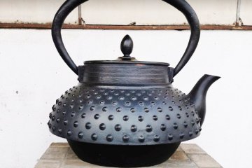 Nambu Tekki metal teapot