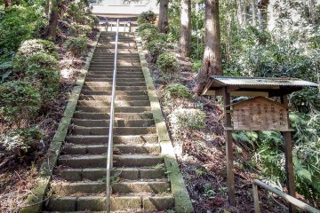 Kumano Shrine is situated at the top of a hill closeby to Asahina Kiridoshi's eastern entrance