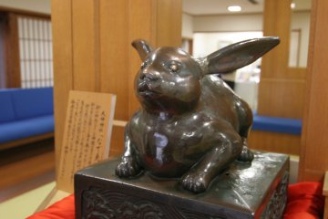 Omiwa Shrine's bronze rabbit