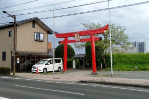 The main torii gate along the modern road.