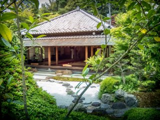  Situated towards the side of the main prayer hall is a restored teahouse. This is where visitors can enjoy traditional Japanese tea