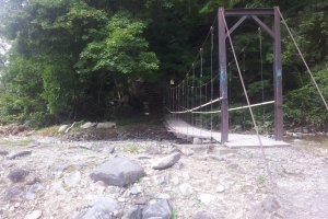 สะพานไปทะเลสาบไดเงนตะ