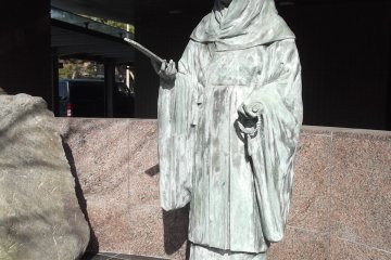 A statue of Kaga no Chiyojo