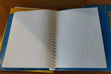 Takuboku's writings are available in Braille