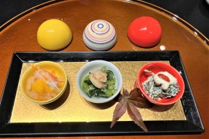 The appetisers served in three round closhes resembling Temari, a handcrafted ball used in children’s games or kimono ornaments, give a sense of the joy of New Year celebrations.