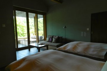 The beds have a view over the terrace into the forest.