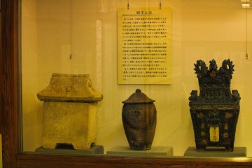 Tamaudun Museum urns