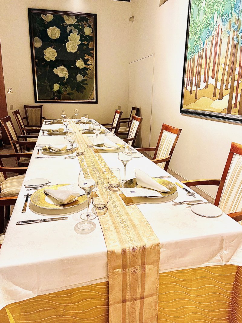 Artwork and classic furnishings add a sophisticated ambiance to the restaurant (photo courtesy of Shozan)