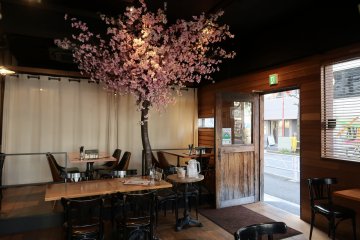 Enjoy cherry blossoms both inside and outside!
