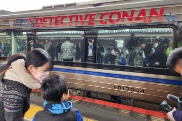 A young fan and his mother take in the new Detective Conan Ver. Train