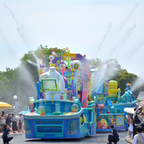 Enjoy Your Summer at Tokyo Disney Resort!